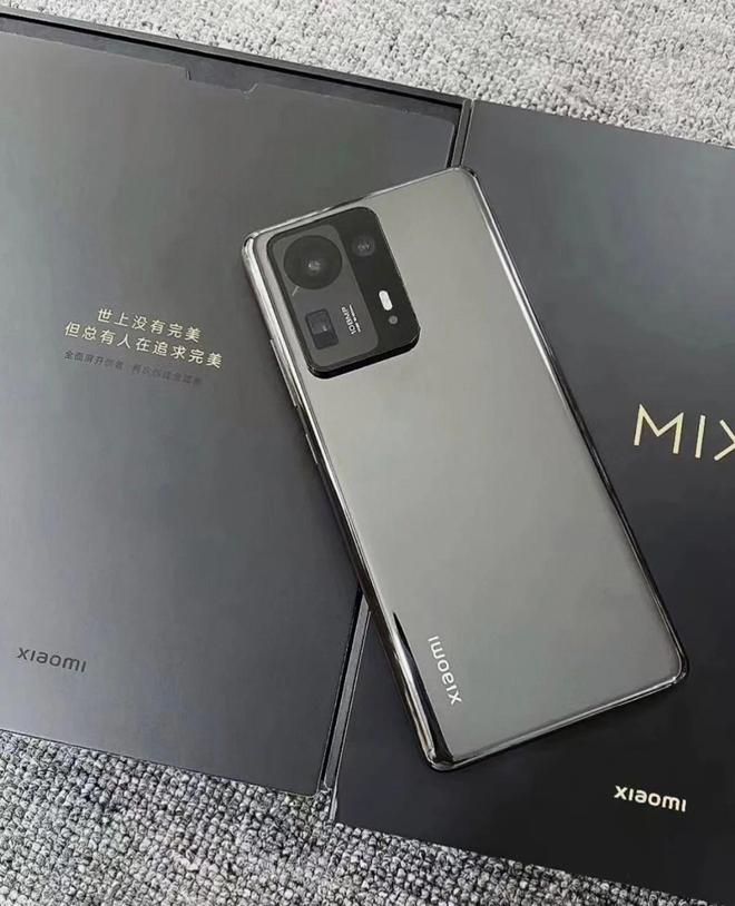 发烧”机皇如今二手688元全面屏不打孔麻将胡了免费试玩当年6299元的小米“(图2)